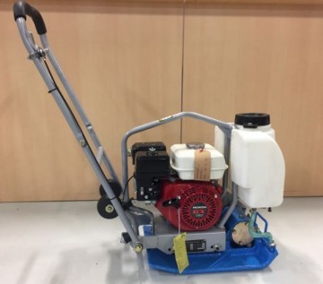 Provema vibratorplate på 65 kg med Honda motor og vanntank